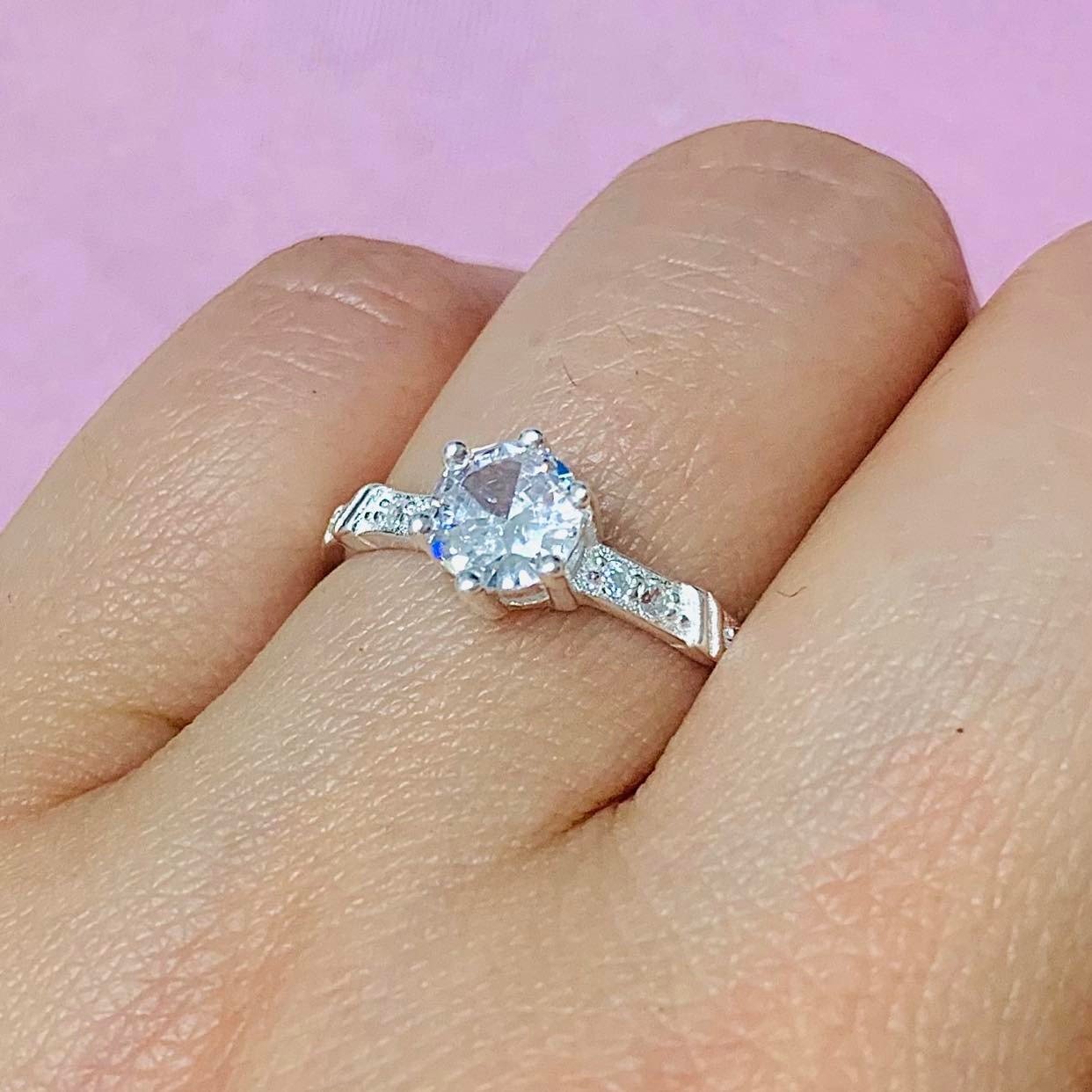 Anillo de Compromiso con Micropave de Plata Italiana