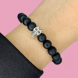 Pulsera Con Bolitas Mate y Dije Calavera de Plata 925