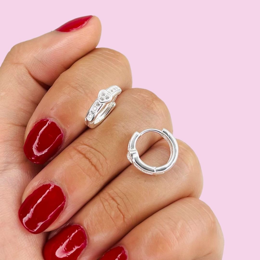 Pendientes De Aro Huggies Con Forma De Corazón