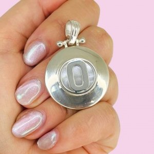 Dije Inicial Chico en Nacar 40mm de Plata