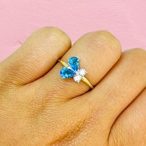 Anillo Mariposa Piedras engarzadas Celeste Blanco Plata y Oro