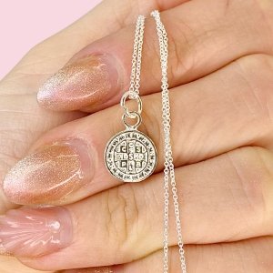 Conjunto Cadena Rolito fino y Dije San Benito Mini de Plata 925