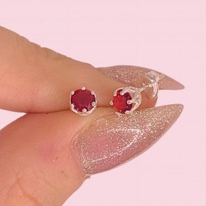 Aros con cubic 4.5mm Rubí de Plata 925