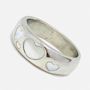 Anillo con Corazones Nacarado Acero QuirГєrgico