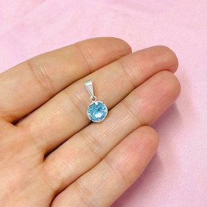 Dije redondo con Piedra Aguamarina de Plata 925