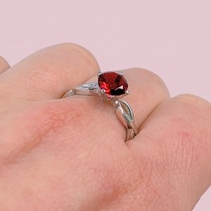 Anillo Piedra con cubic Rubí redondo 7mm de Plata 925