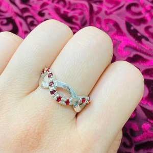 Anillo Doble Infinito con Piedras Rojas de Plata 925